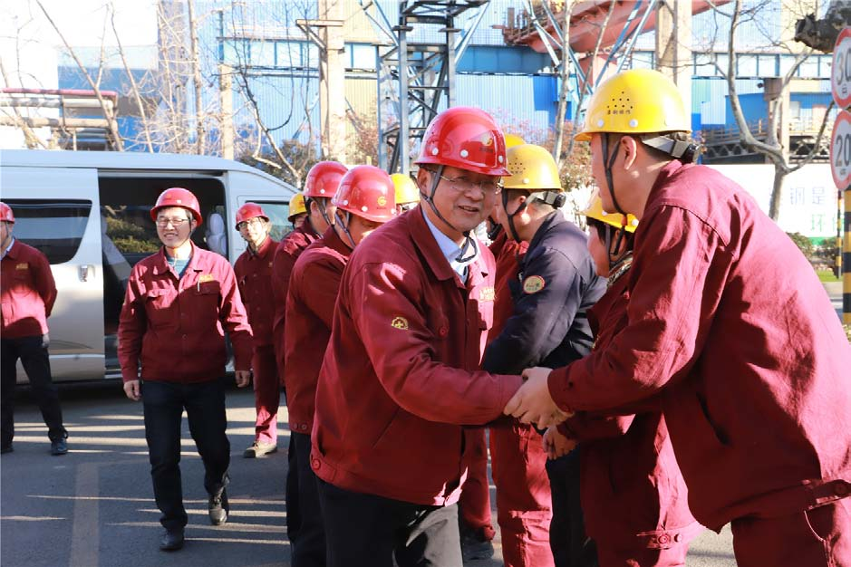 公司總經理蔣建平率隊慰問一線員工